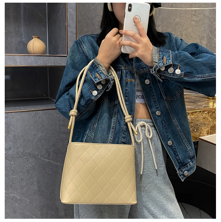 

Women Shoulder Bag Rhomboid Leather Large Capacity Retro Handbag Wholesale Crossbody Bag Elegant New Fashion Retro Lady Bags