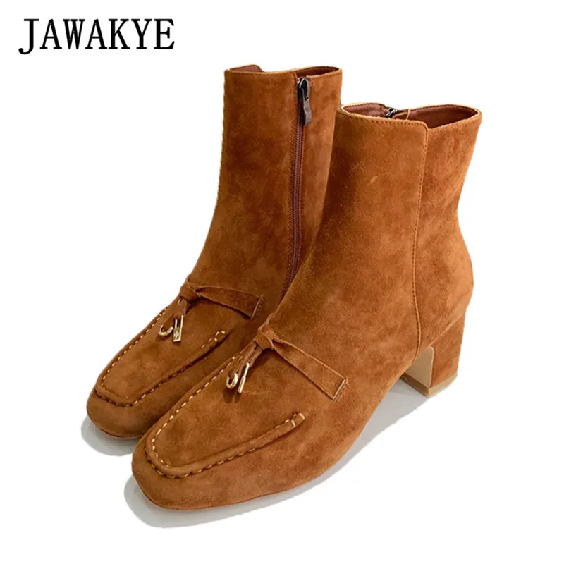 

JAWAKYE/замшевые ботильоны; Женская обувь с бахромой и металлическим замком на не сужающемся книзу массивном каблуке; Сезон осень-зима; Удобные короткие женские ботинки с квадратным носком