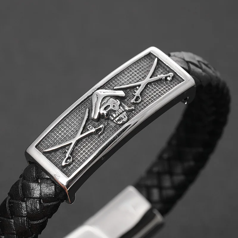 Плетеный кожаный браслет сплетенный голова призрака Titanium стали изготовленный на