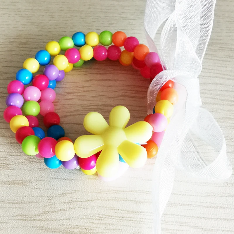 Набор браслетов из акриловых бусин карамельные конфеты бант цветок буквы