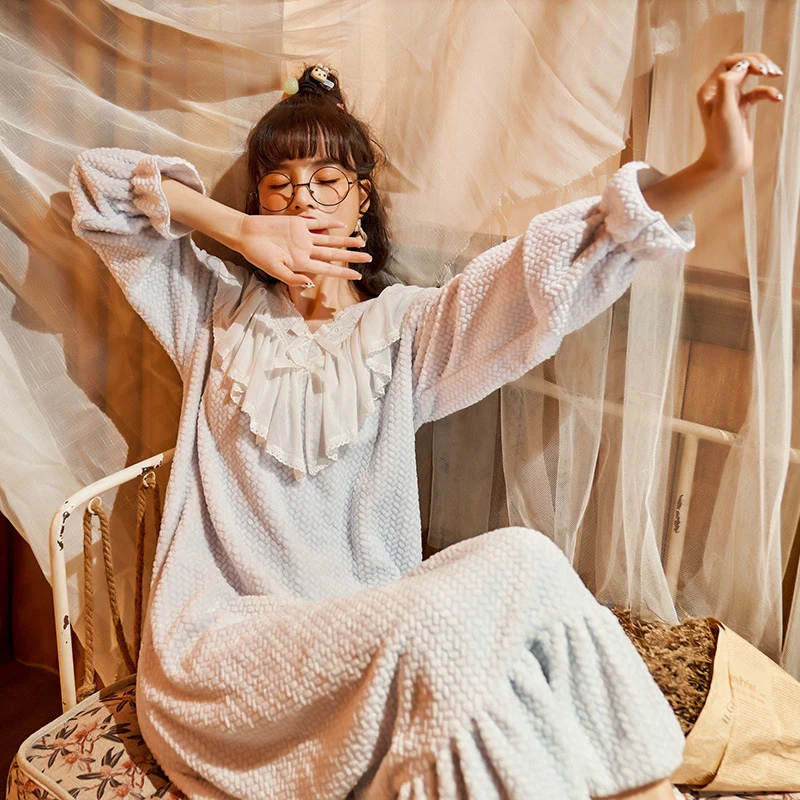 

Autumn and winter ladies v-neck lace coral velvet nightdress fairy palace style sweet thick long-sleeved long nightdress SJ077