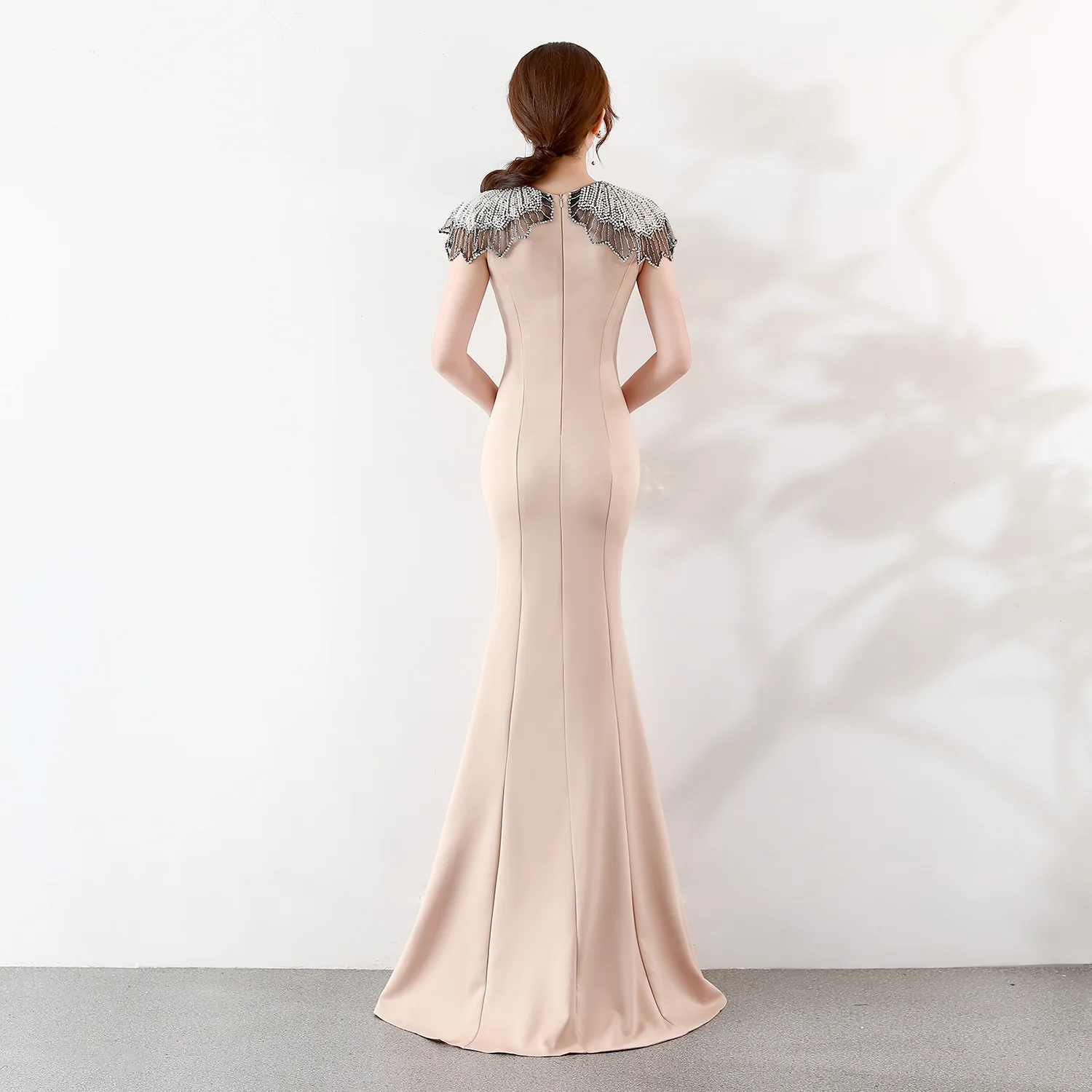 

Sladuo Champagne Gold Sexy Cocktail Dress Hand-Beaded Lotus Leaf Collar Prom Dress Floor-length Sleeveless Beaded Formal Dress