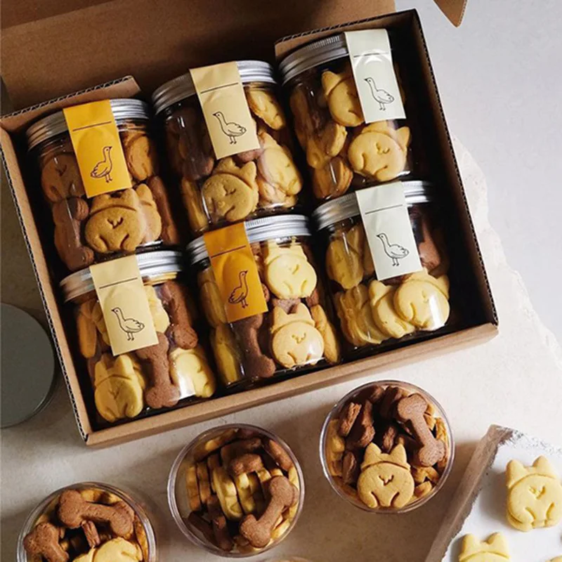 Формочка для печенья в виде кости с изображением милой собачки корги из фонданта и других материалов для выпечки и декорирования тортов.