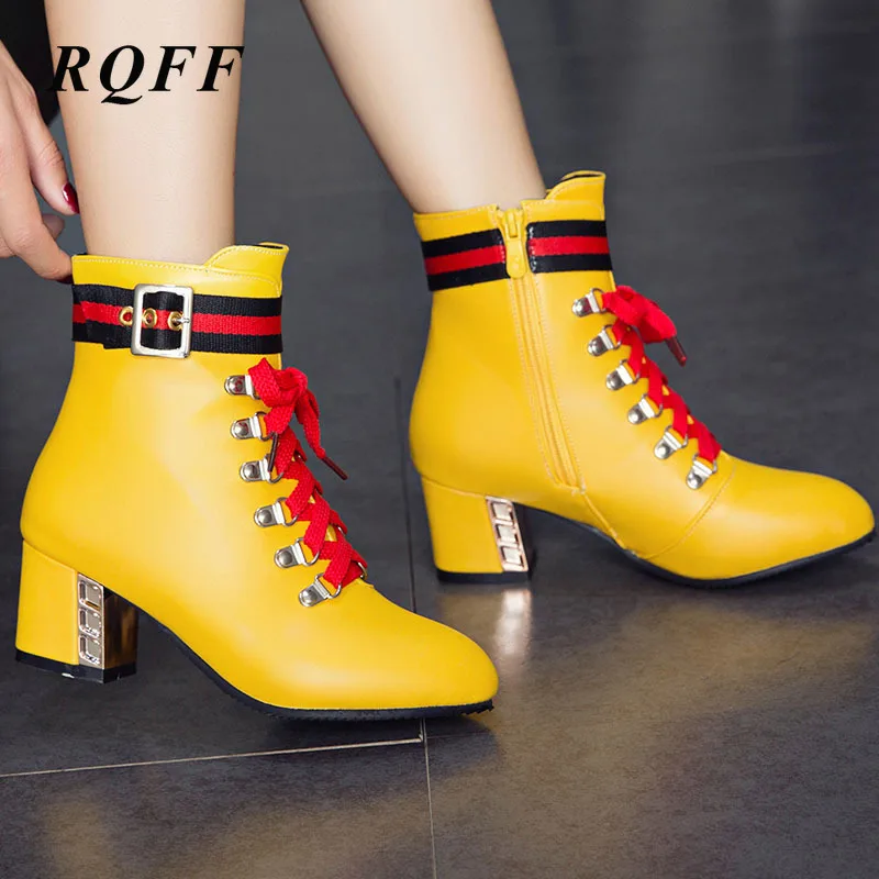 2019 г. Обувь на блочном каблуке женские ботильоны для верховой езды цвета: белый