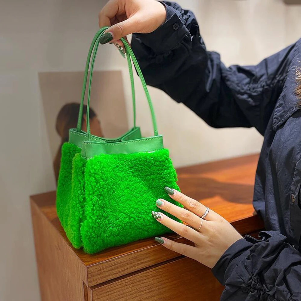 

Women Furry Lambswool Handbags Simple Design Soft Plush Cool Girls Wing Bags Vintage Real Skin Ladies Purse Handbags