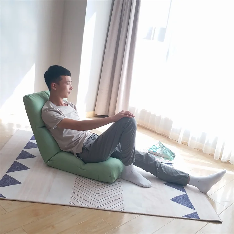 Маленькая одноместная кровать с татами ленивый диван спинка стула складное окно