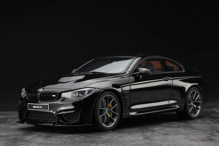 

Коллекционная металлическая модель автомобиля GT Spirit 1:18 BMW M4 CS