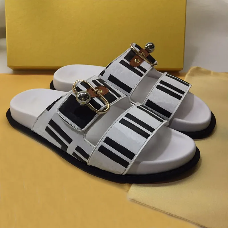 

2021Men's shoes women's shoes summer new sports slippers lightweight breathable outdoor beach sandals tide fashion shoes