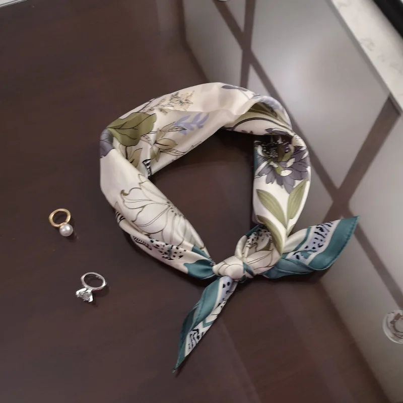 Женский Шелковый квадратный шарф из натурального материала размеры 53*53 см |