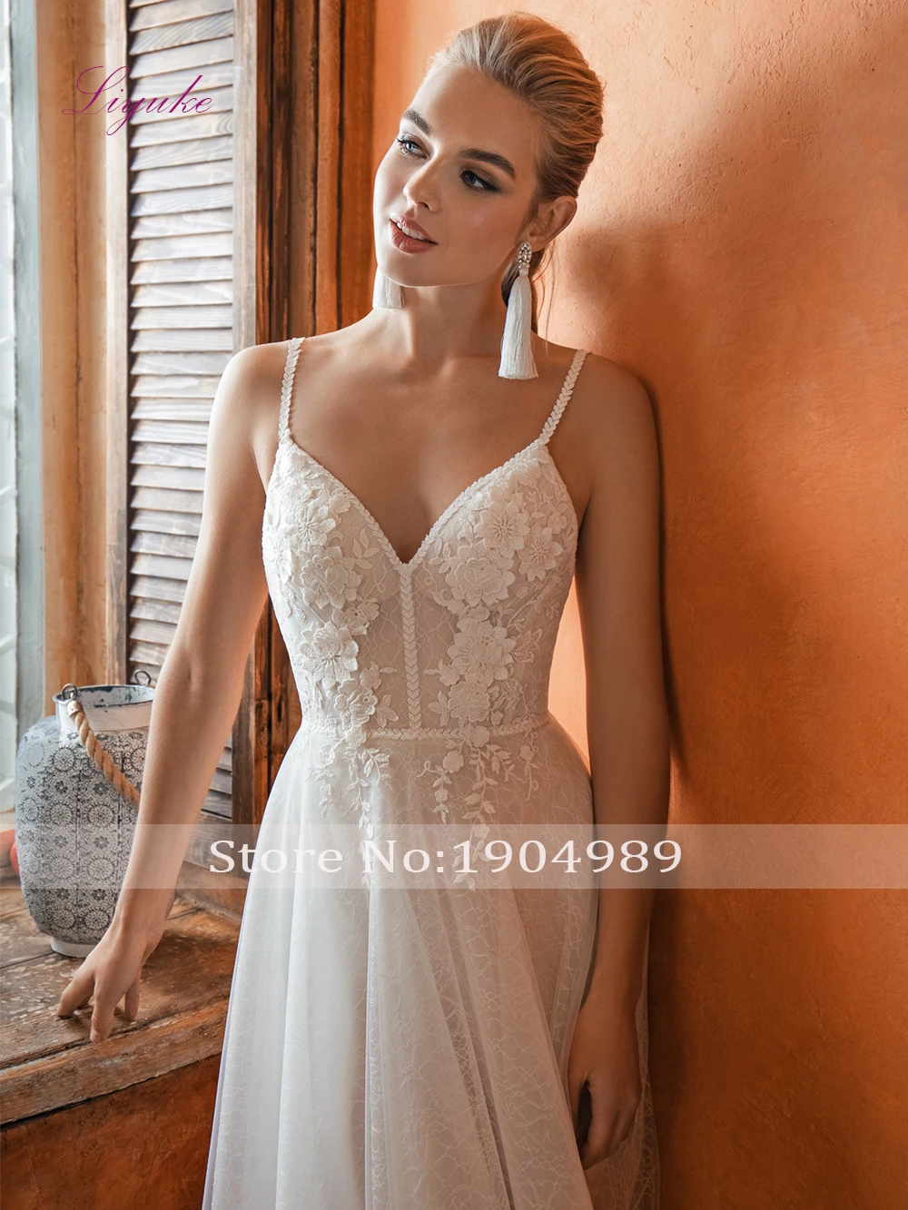 Liyuke 2019 Married A-line Wedding Dress Scalloped Neck Spaghetti Straps Lace Appliques Backless Layered Customized Court Train | Свадьбы и
