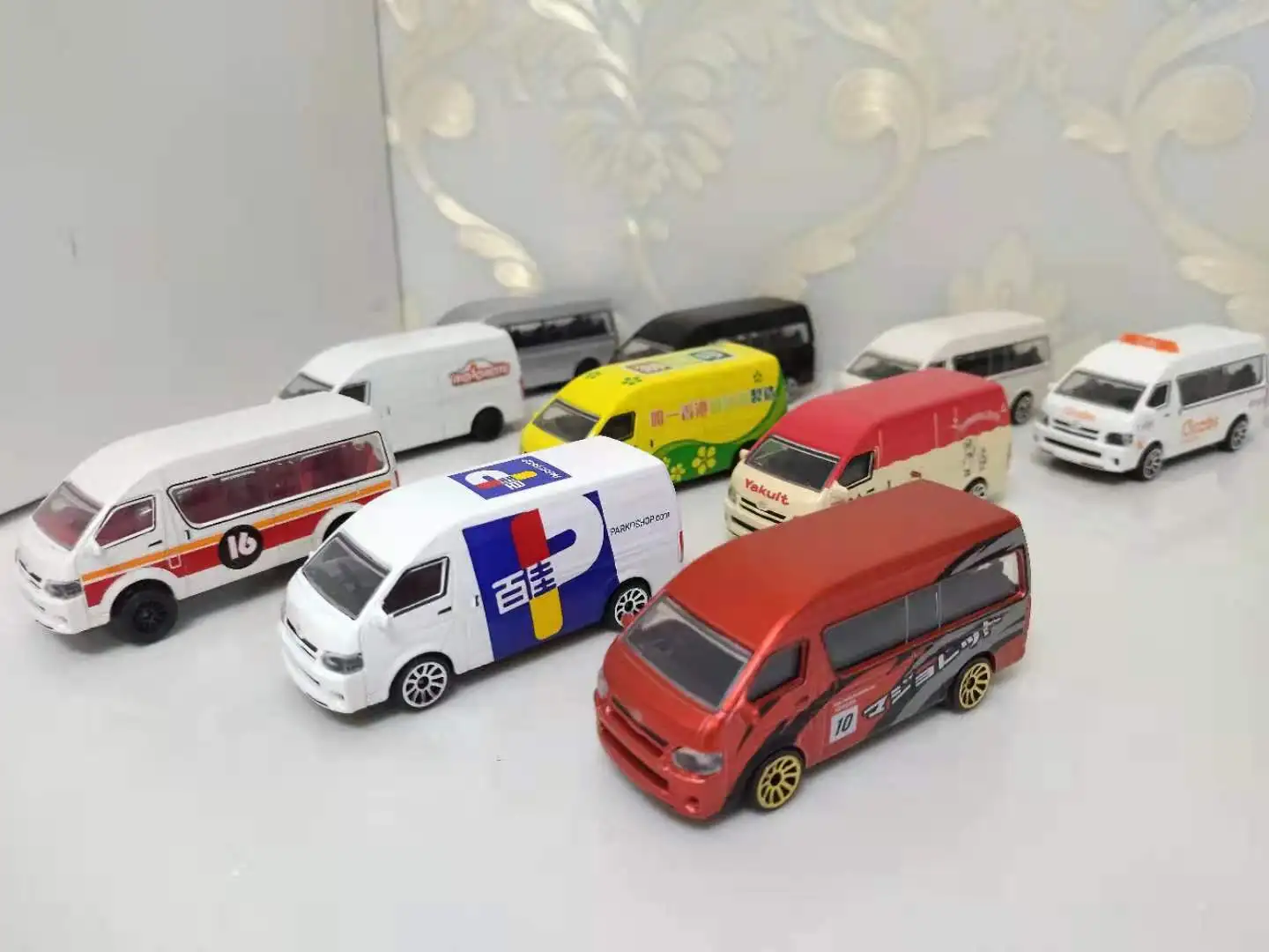 

Новая коллекция литых под давлением моделей автомобилей из сплава Majorette 1/64