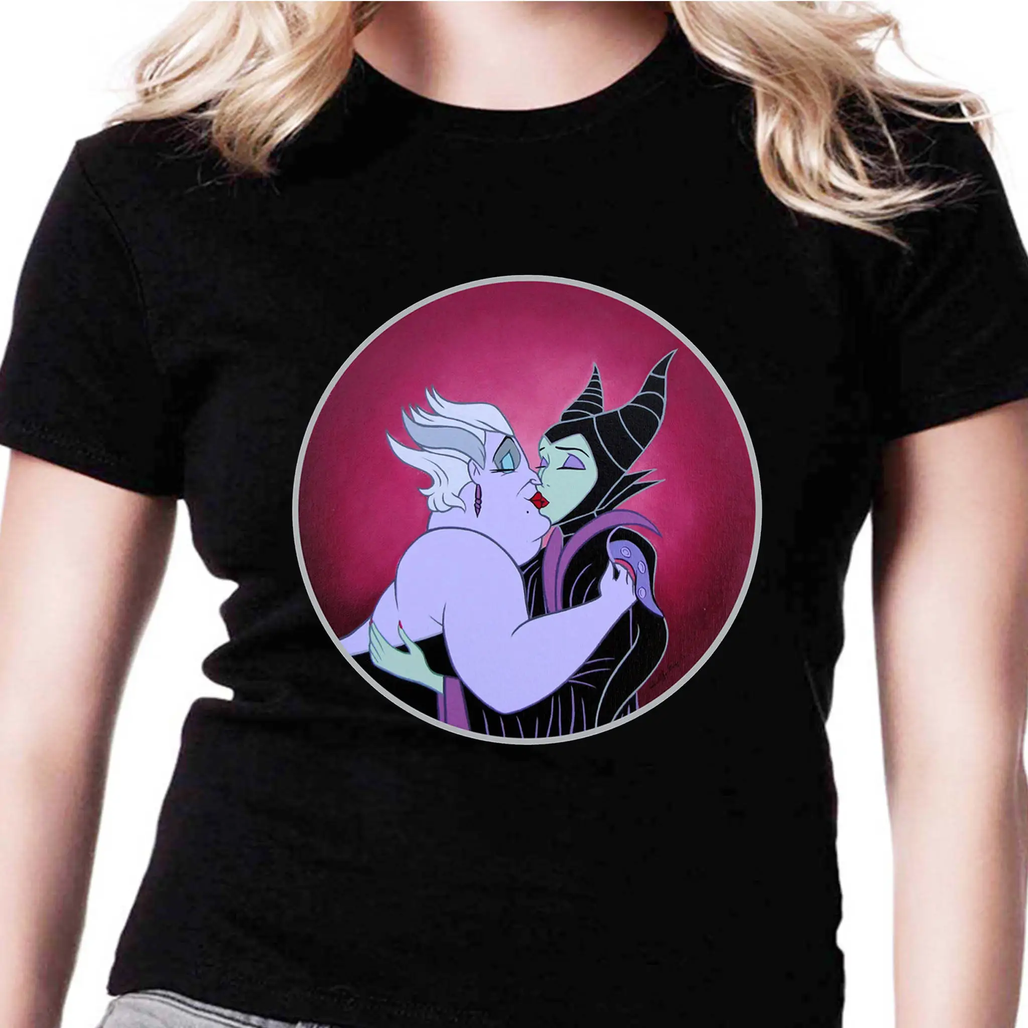 Женская футболка Maleficent Kissing Ursula