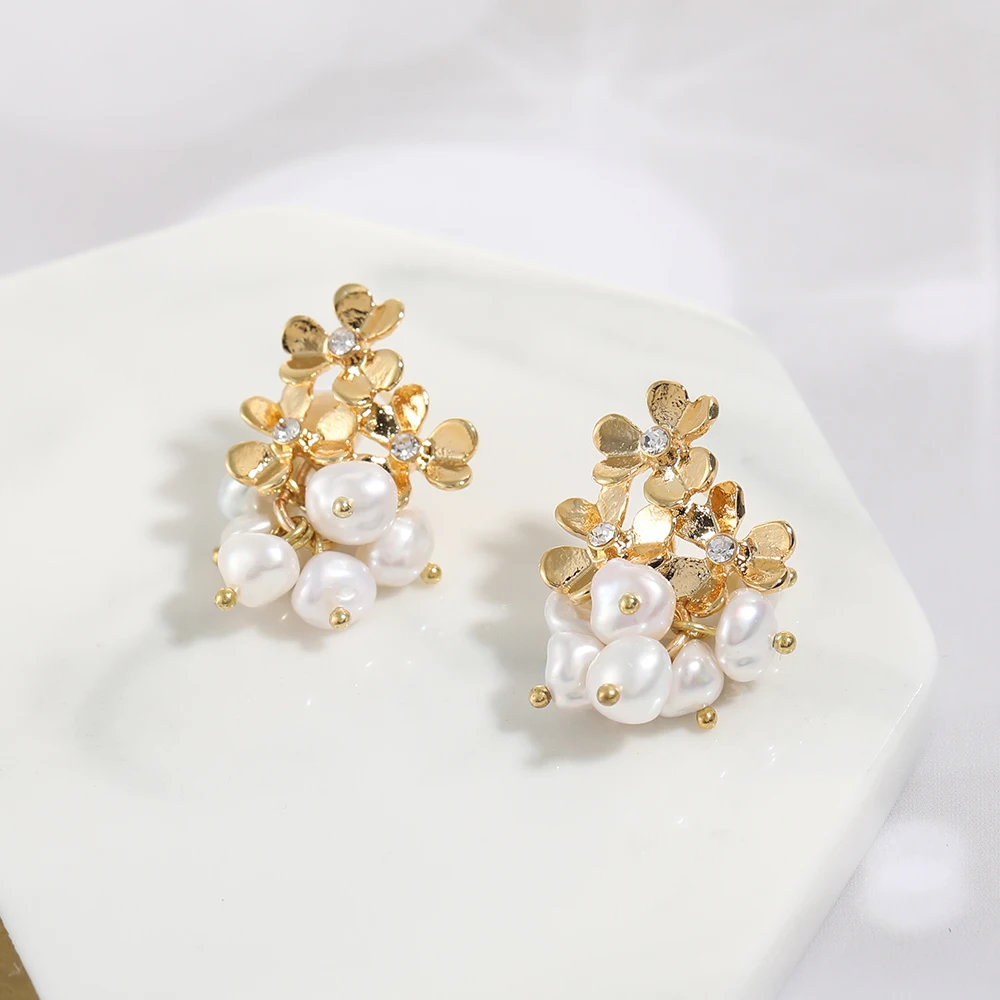 

Vanssey Fashion Jewelry Clover Natural Pearl Rhinestone Handmade Drop Earrings Wedding Party Accessories for Women 2020 New