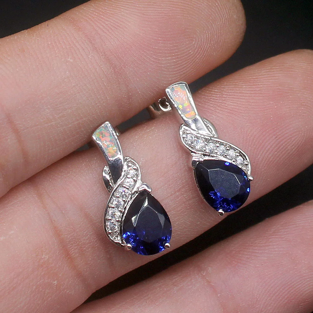 

Женские серьги-гвоздики с натуральным белым опалом