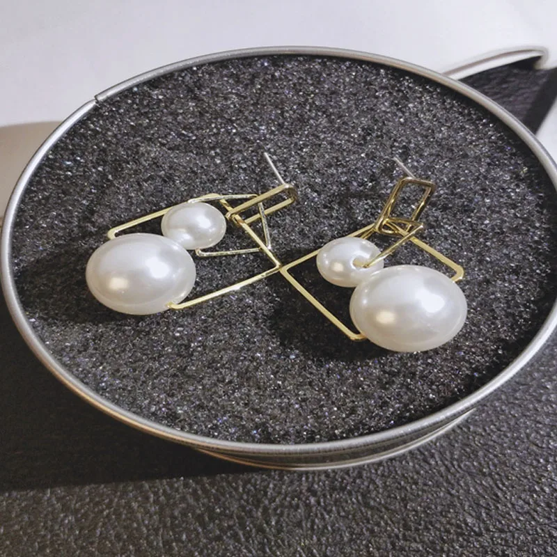 

2021 Trendy Geometric Golden Metal Earrings for Women Simulated White Pearl Stud Earrings Fashion Stylish Jewelry