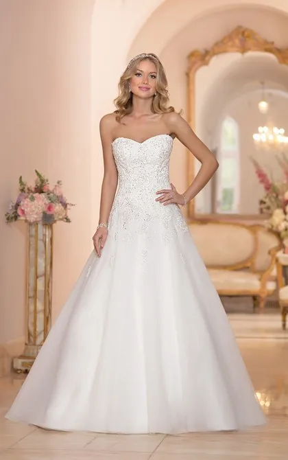 

Elegant White Lace Wedding Dresses Luxury Sequins Bridal Gowns Sweetheart With Long Train Fashionable vestidos de novia 2015