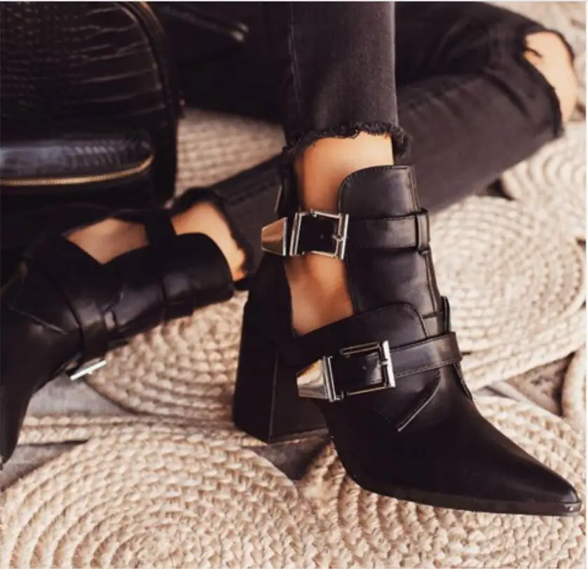 Новинка 2020 года Женские черные ботильоны Обувь с заклепками и пряжкой на ремешке