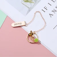 1pc kawaii bee picking flower bookmark cute exquisite pendant bookmark student korean stationery metal office school supplies