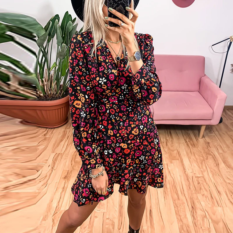 

Женское мини-платье с цветочным принтом, V-образным вырезом и длинным рукавом