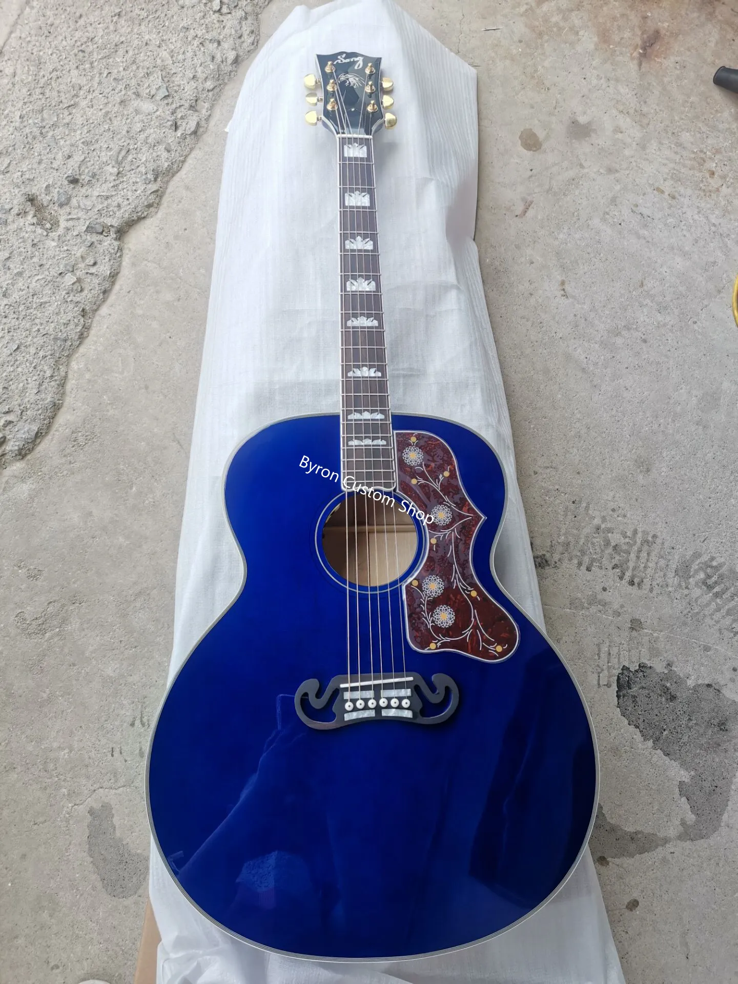 

Бесплатная доставка, 43 дюйма, профессиональная акустическая гитара jumbo blue flame maple, пользовательские акустические электрические гитары, лучш...
