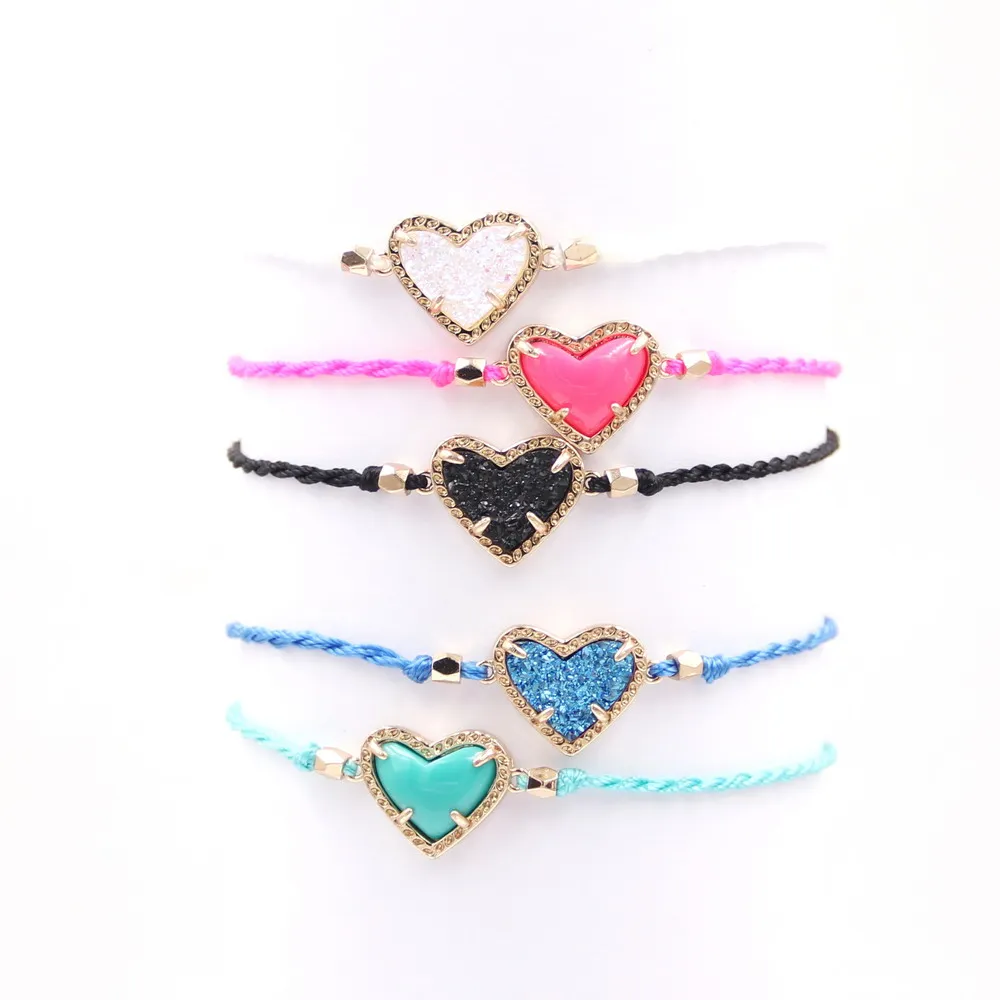 

Женские браслеты с кисточками и сердечками