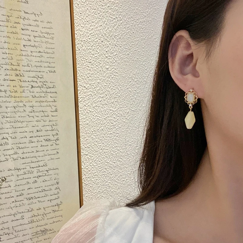 

S925 needle FashionJewelry Drop Earrings Popular Design Golden Plating High Quality Resin Bead Earrings For Women Party Gifts