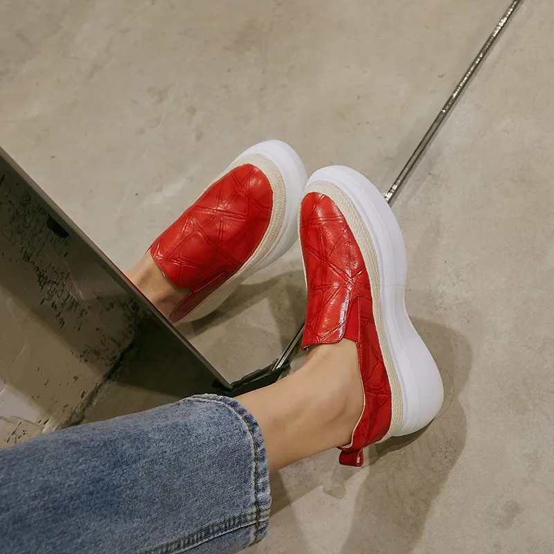 

FEDONAS Elastic Platforms Round Toe Women Flats 2020 Basic Casual Sandals Spring Summer Solid Color New Slip On Shoes Woman