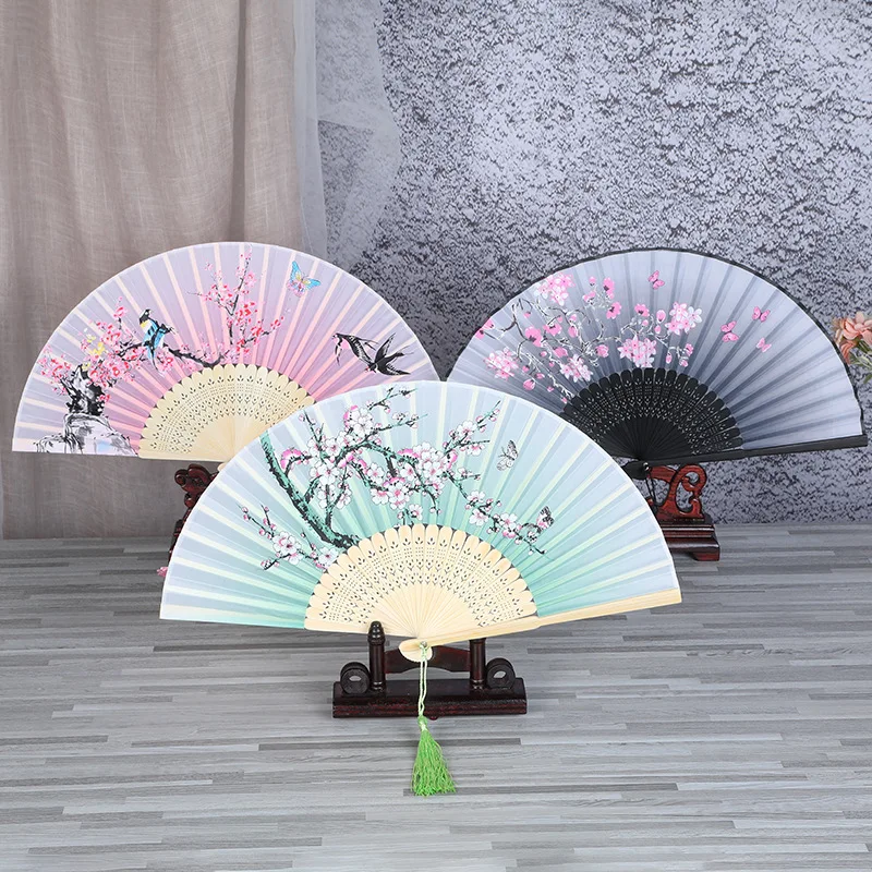 

Hot Vintage Style Silk Folding Fan Chinese Pattern Handicraft Gift Living Room Desktop Home Decor Dance Ornament Hand Fan