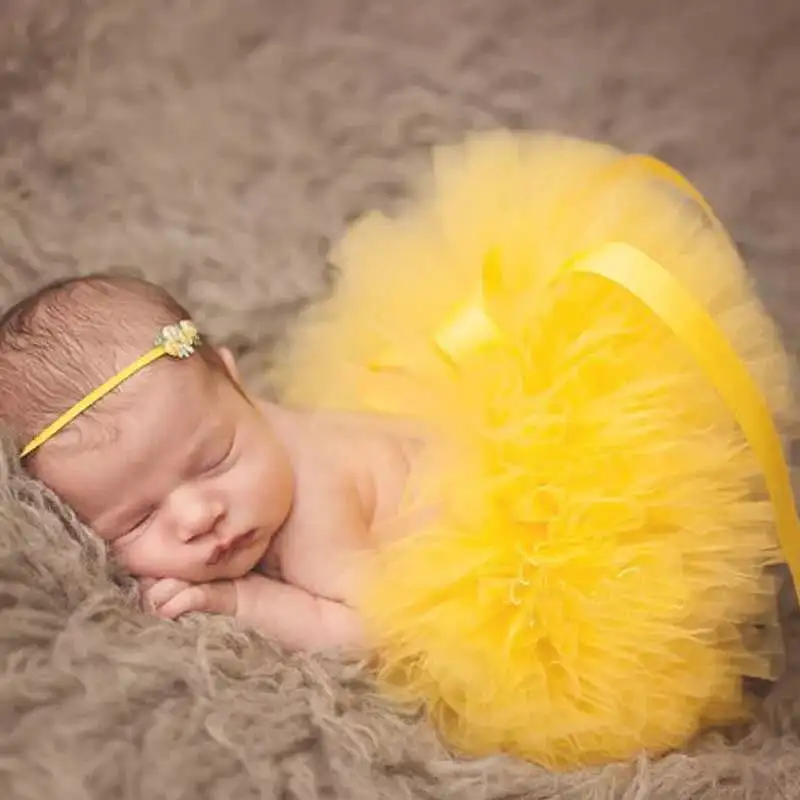 

Cute Baby Yellow Tutu Skirts Girl Handmade Fluffy Tulle Ballet Pettiskirts with Dots Bow and Flower Headband Newborn Party Skirt