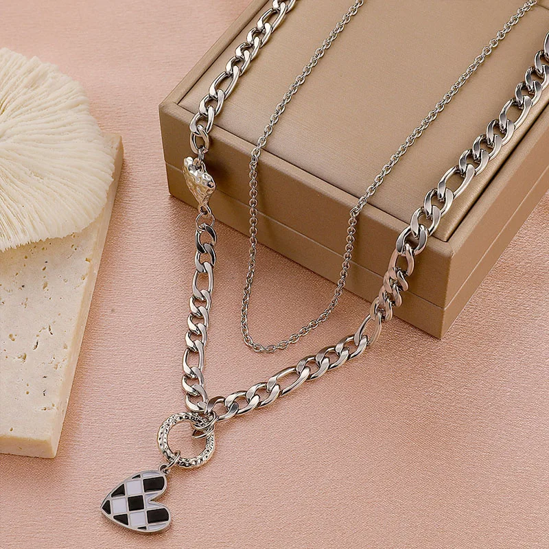 

Sweet Korean Black White Heart Checkerboard Choker Couple Grid Matching Pendant Necklace 2022 Trend For Women Girls Jewelry