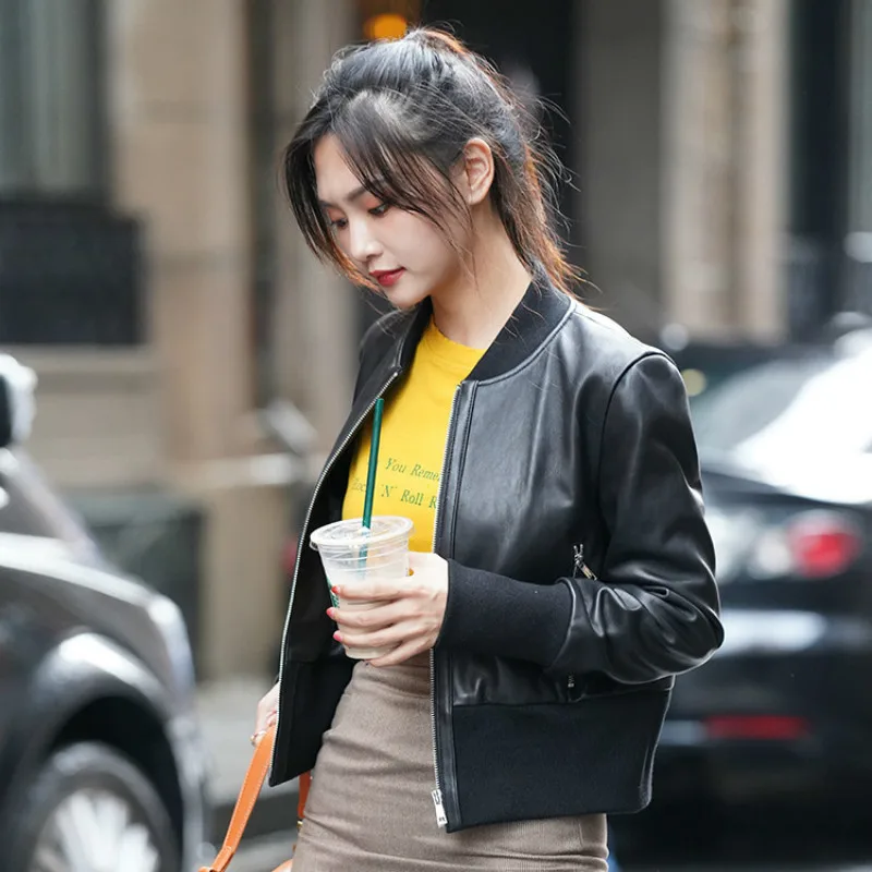 Женская короткая бейсбольная куртка из натуральной овечьей кожи осенняя