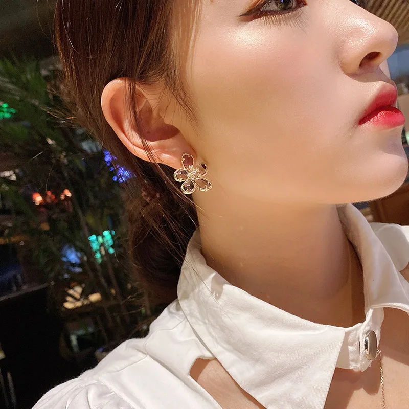 

New Crystal Zircon Flower 2021 Trendy Korean Luxury Exquisite Elegance Stud Earrings Rhinestone Geometric Earring Women Jewelry