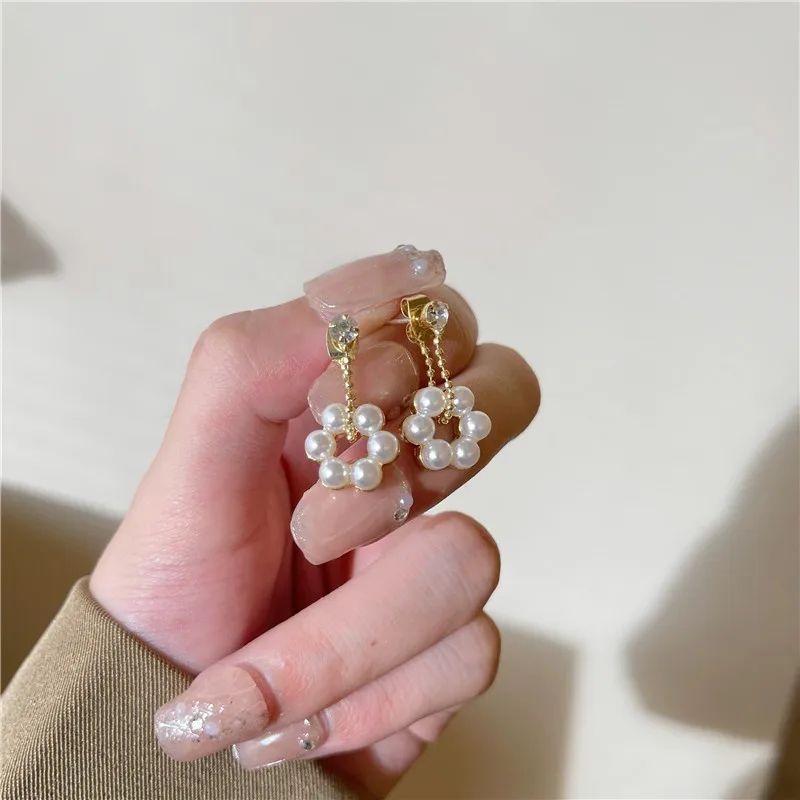 

Roud Pearls Cubic Zirconia Korean Earrings Sweet Earrings Bride Wholesale