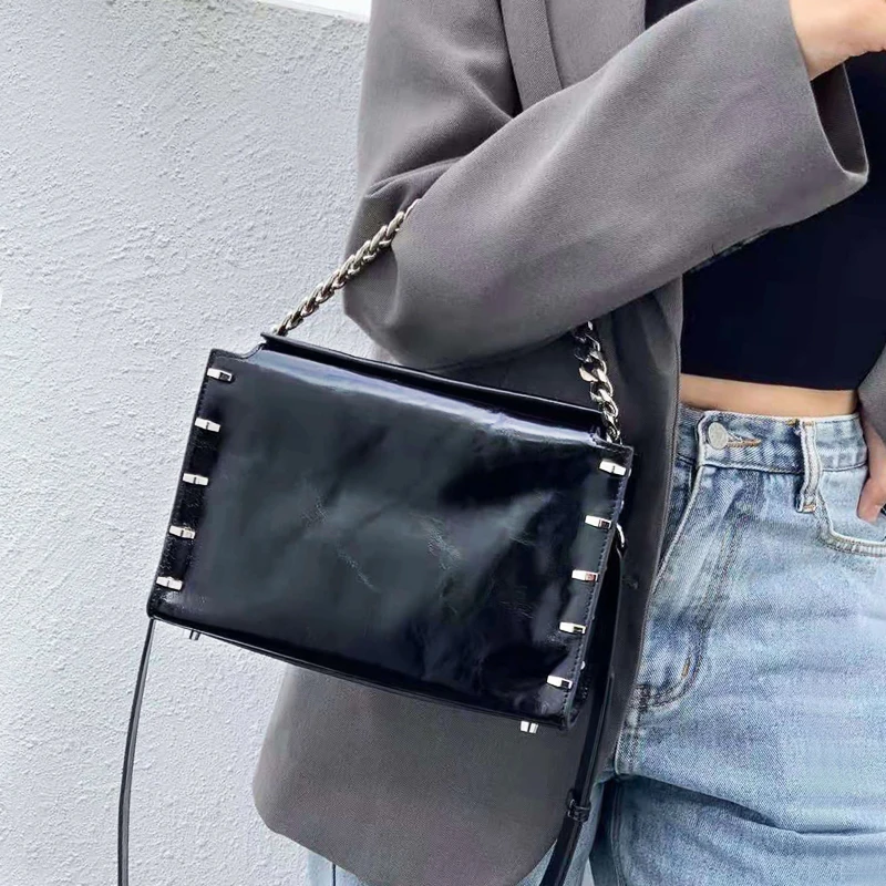 

Сумки через плечо из натуральной кожи с цепочкой, яркие женские сумки, сумки через плечо из натуральной кожи с заклепками