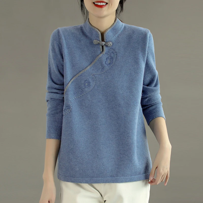 Женский свитер с вышивкой Johnature хлопковый длинными рукавами и пуговицами