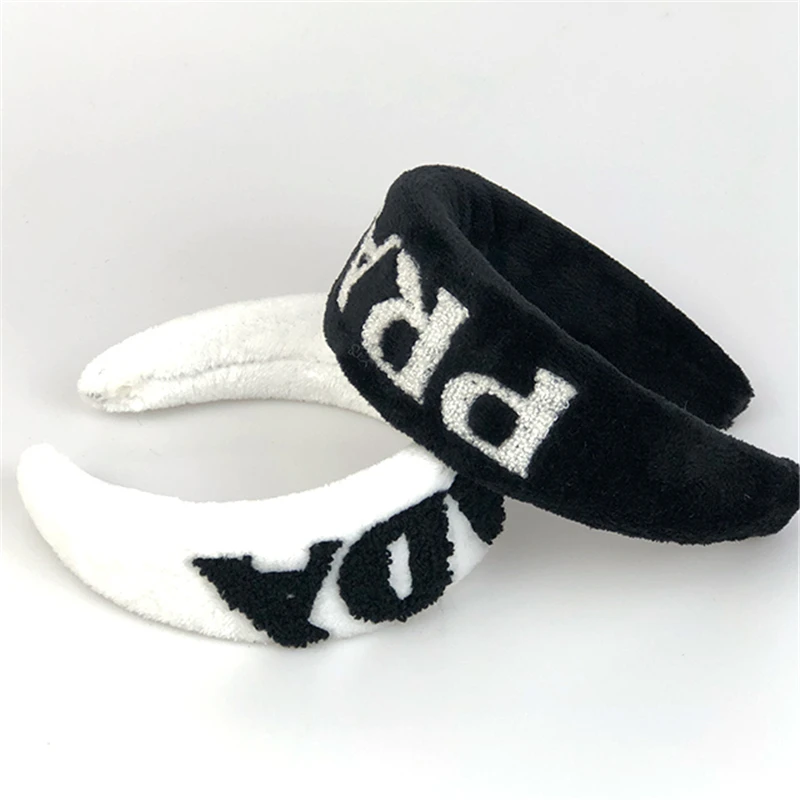 Женская повязка на голову с вышивкой в виде букв |