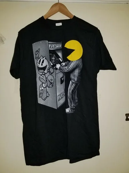

Pac Man playing pac man game black T-Shirt size Medium
