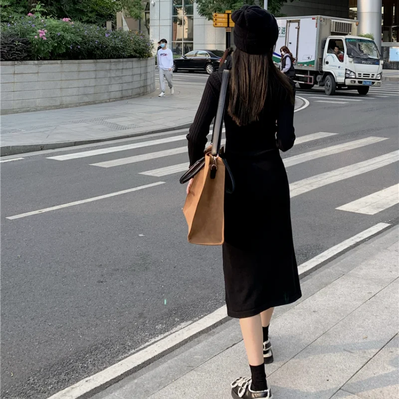 Женское трикотажное платье-трапеция с длинным рукавом и круглым вырезом |