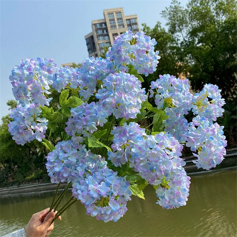 

Одна искусственная Осенняя Гортензия с длинным стержнем (4 головки/штука), длина 26,77 дюйма, имитация розового цветка для центрального орнаме...