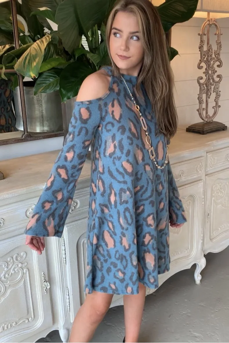 

Осенние популярные модели Женская модная трендовая юбка с леопардовым принтом с открытыми плечами Фланелевое платье с длинным рукавом и кр...