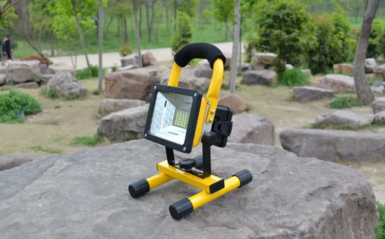 

CN rechargeable Floodlight 30W 24 led Flood light Waterproof Outdoor lights with charger By 18650 Battery construction lamp