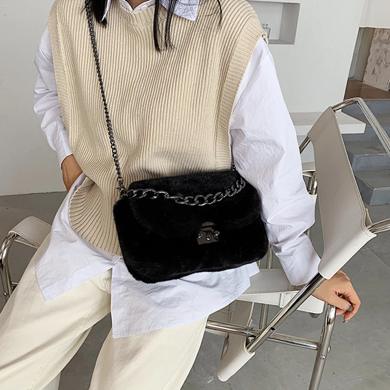 

Women Winter Soft Plush Bags Fashion Chain Faux Fur Square Handbag Female Designer Furry Shoulder Bag Trendy Crossbody Bag Purse