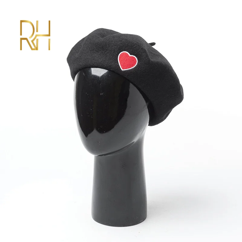 Женская зимняя шапка 100% шерсть берет плоская вышивка в виде сердца розовый цвет