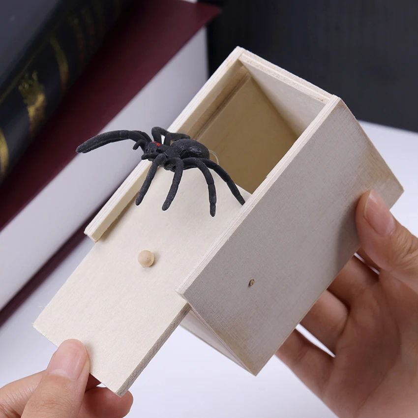 

Wooden Prank Practical Home Office Funny Toy Box Gag Spider Family Friend Funny Joke Gift Surprise Box