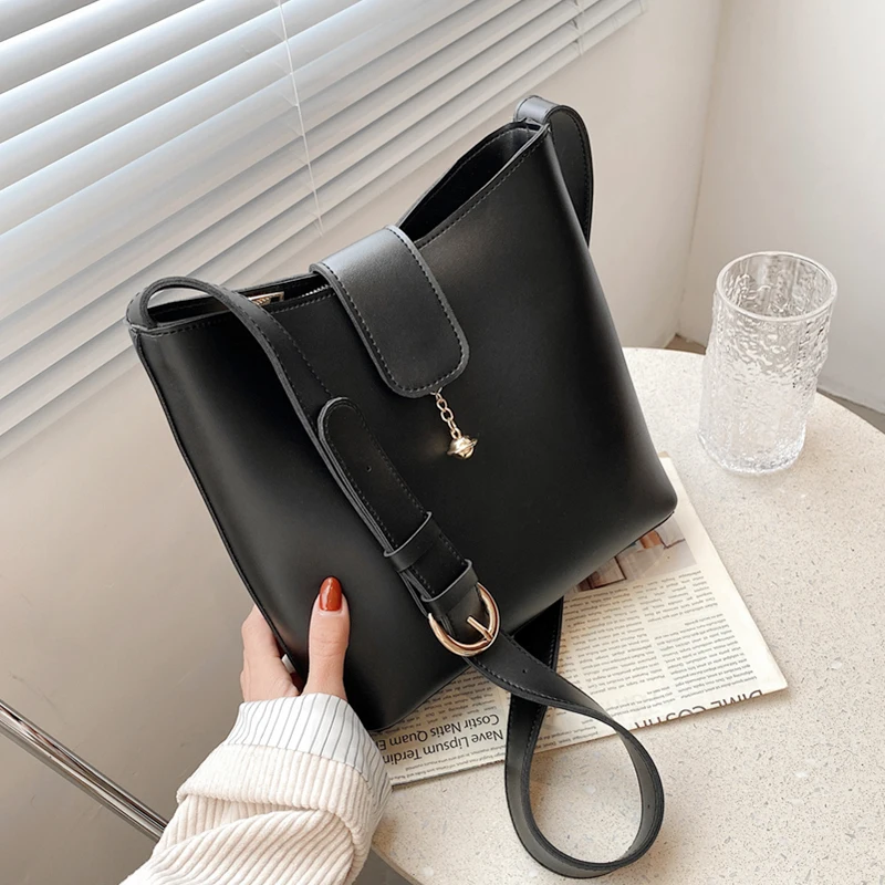 

Korean Style Simple Bucket Crossbody Bags For Women Fashion Large Capacity PU Leather Female Shoulder Bags 2021 Zipper Closure