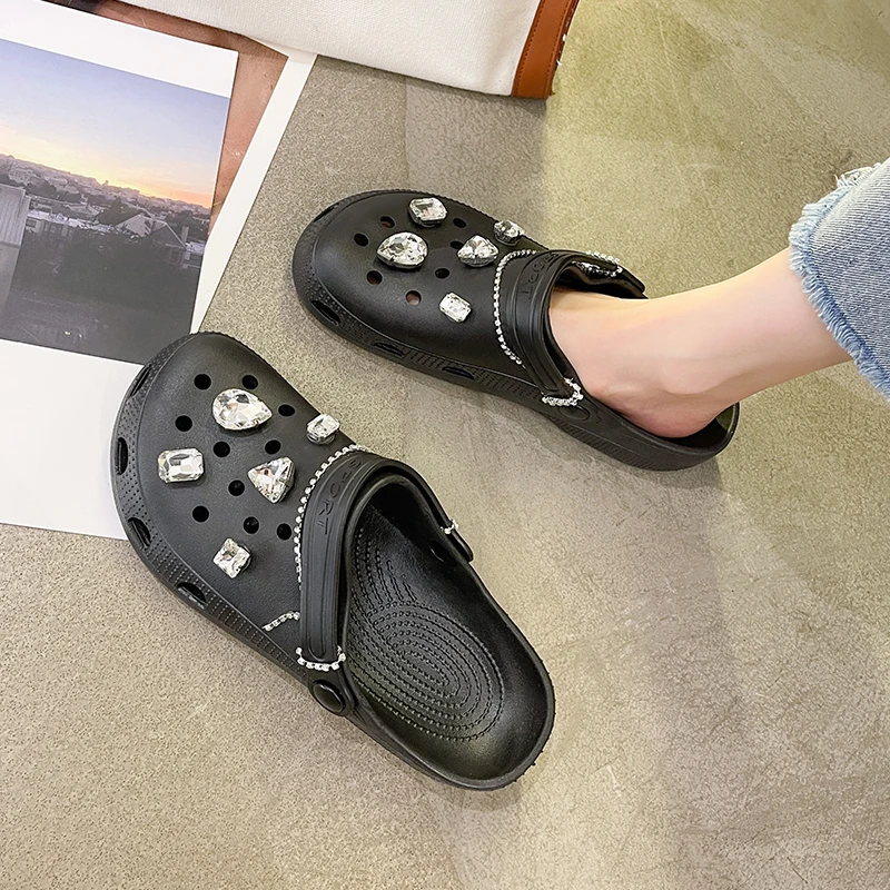 Женские босоножки с металлической цепочкой бриллиантами на толстой подошве