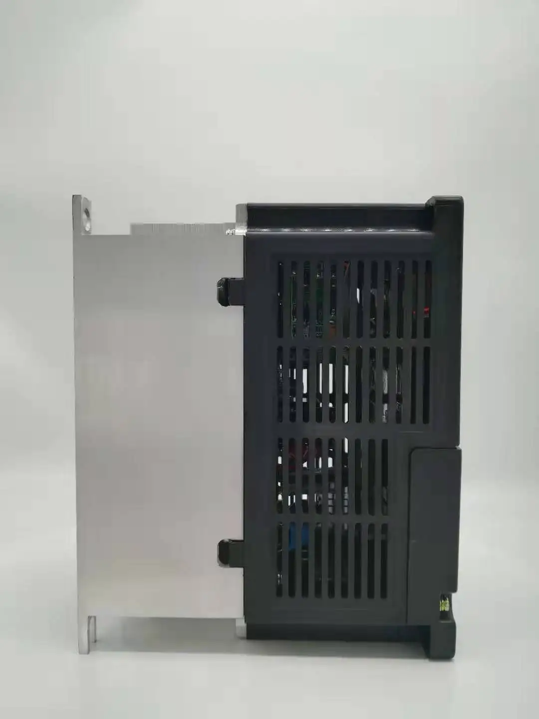 Инвертор VFD ZW-S2B последовательный 220 кВт/кВт однофазный в вход и трехфазный двигатель с кабелем 2 м и наружной панелью CT1