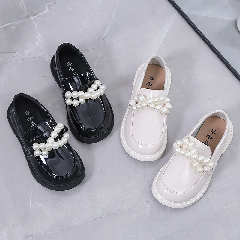 

Children Leather Flats Patent Leather 2022 Girls Wedding Shoes White Black with Pearls Beading Soft British Style Fashion Autumn