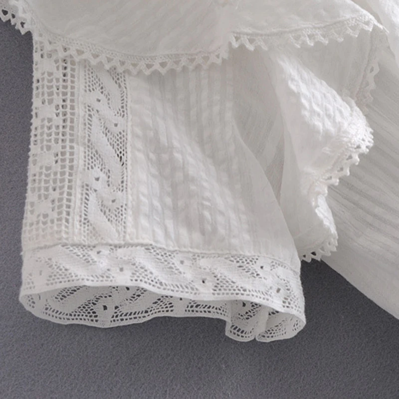 Женское мини-платье TWOTWINSTYLE белое с квадратным вырезом короткими рукавами и