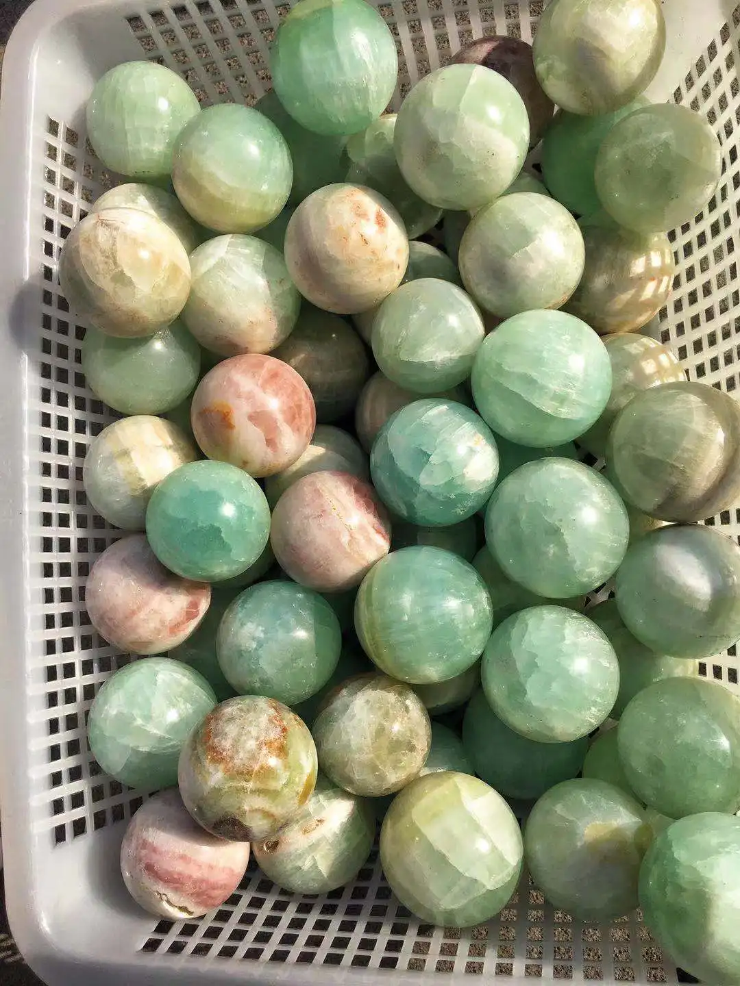 

500 г, натуральный кристалл, Карибский камень, вырезанные вручную светло-зеленые маленькие шарики для игры